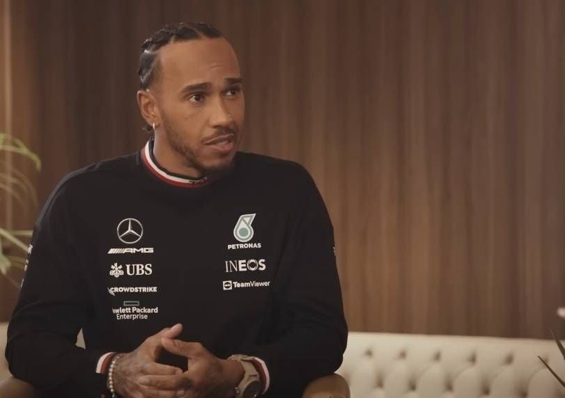 Lewis Hamilton geeft voormalige Mercedes-collega's geweldig cadeau na zijn overstap naar Ferrari