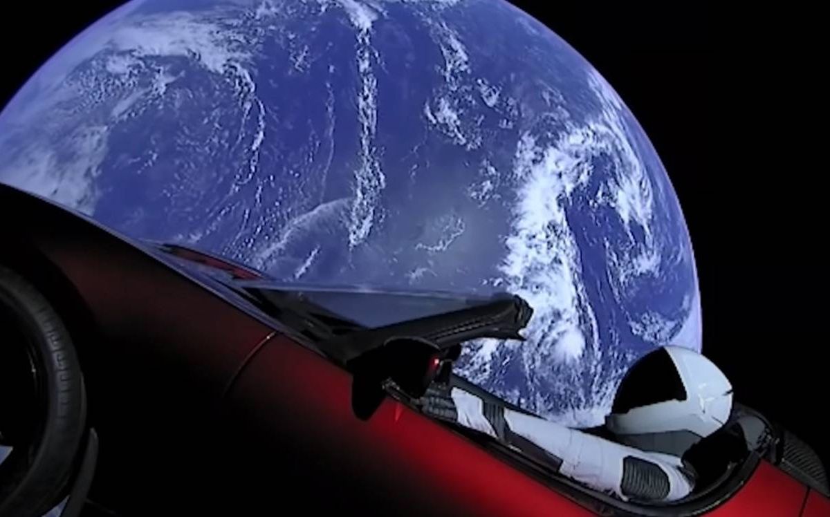 Waar de Tesla Roadster van Elon Musk nu is, nadat hij hem zeven jaar geleden de ruimte in lanceerde