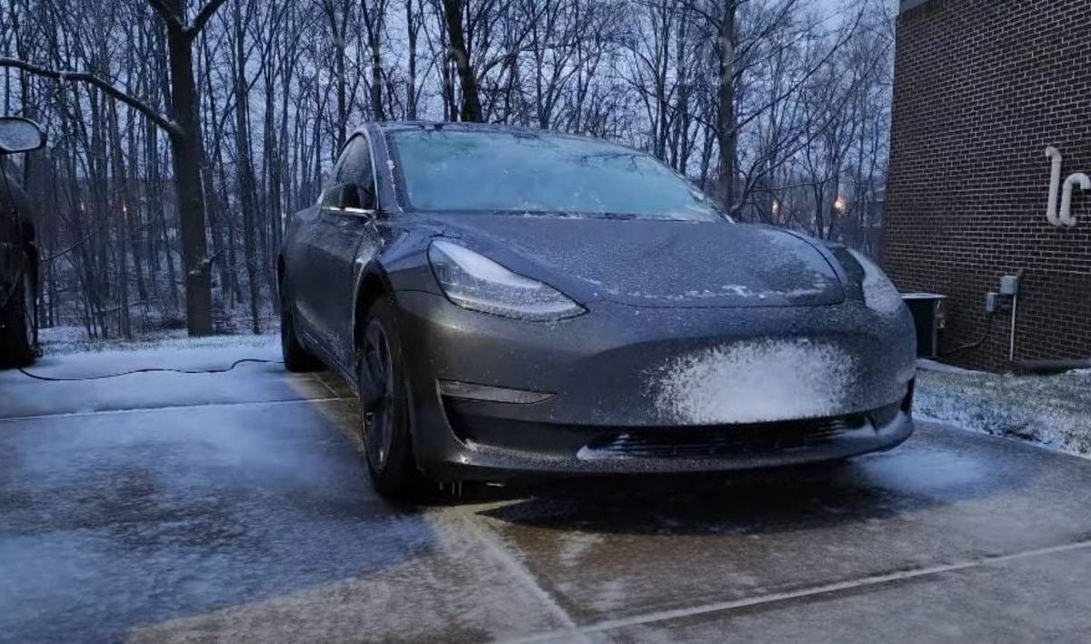 Je elektrische auto thuis opladen, hoeveel kost dat? Deze Tesla-eigenaar deelt zijn energiefactuur