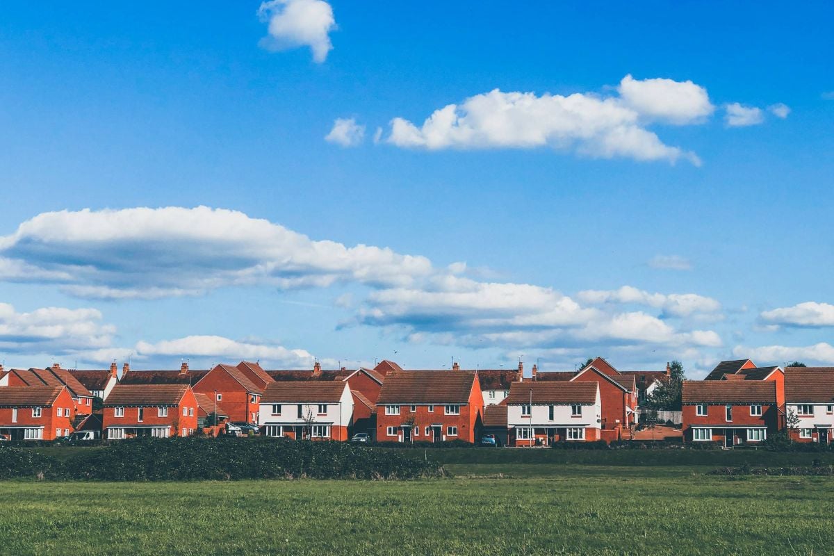 Dit is het gigantische verschil in vastgoedprijzen tussen Vlaanderen en Wallonië: "Steeds meer Vlamingen wagen de stap"