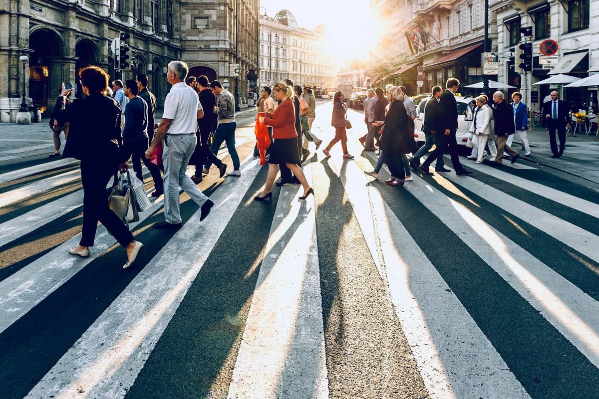 Nieuwe Belgische wegcode wijzigt verkeersregels voor voetgangers, inclusief een genderneutraal verkeerslicht