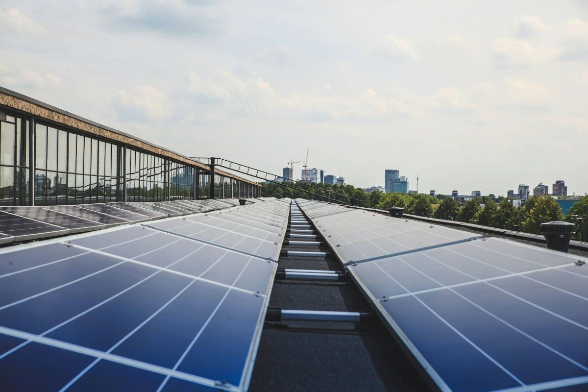 Enkele bijzondere Belgische gebouwen worden voorzien van zonnepanelen: "Een actie om klimaatdoelstellingen te halen"