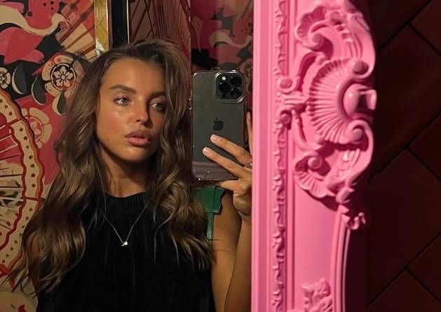 Luna Stevens heeft de toverformule gevonden om Instagram te doen ontploffen: een rood lingeriesetje aantrekken!