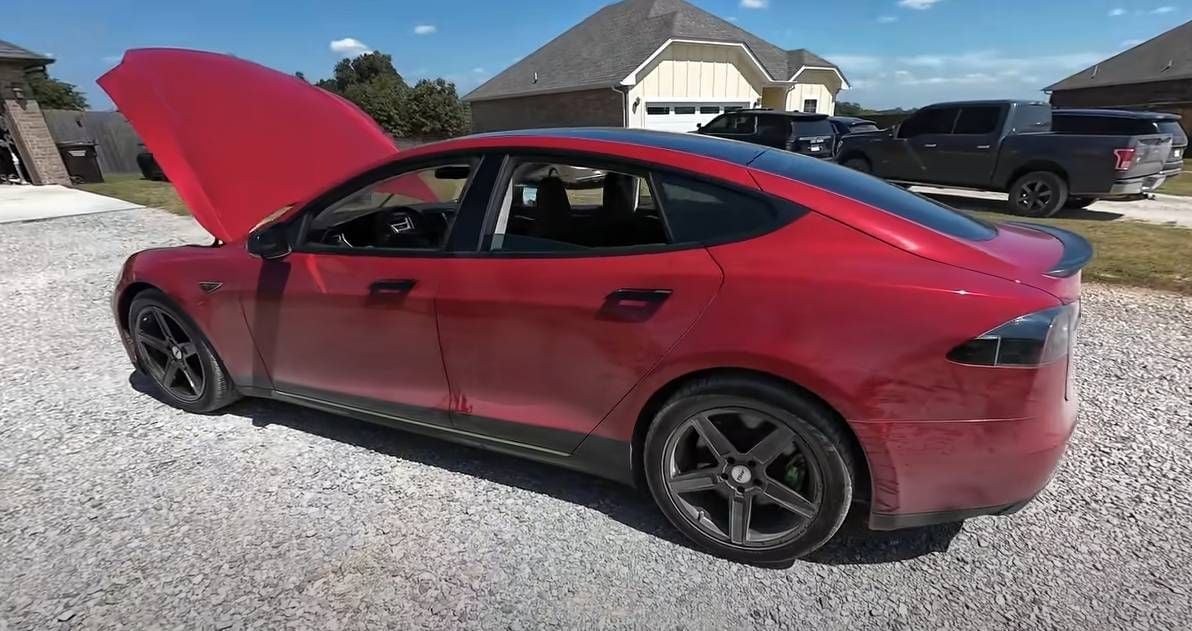 Eigenaar van tweedehands Tesla Model S krijgt al snel te maken met 'problemen' en is verbijsterd door de reparatiekosten