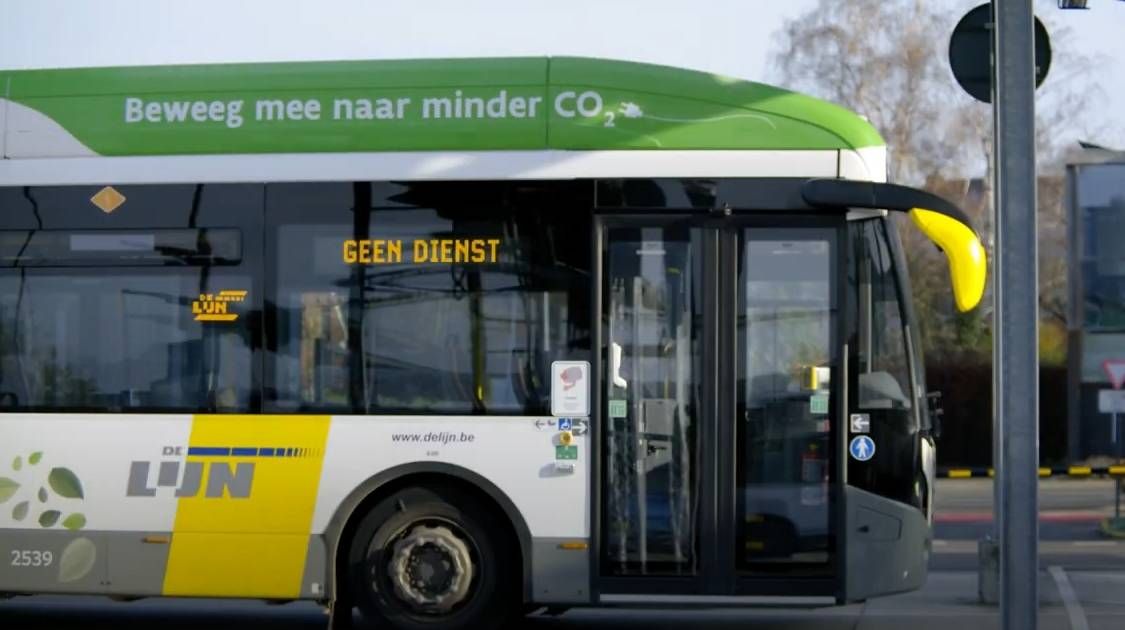 Dit is het loon van een buschauffeur bij De Lijn: "Het loon is niet slecht, maar de werkuren vallen soms tegen"