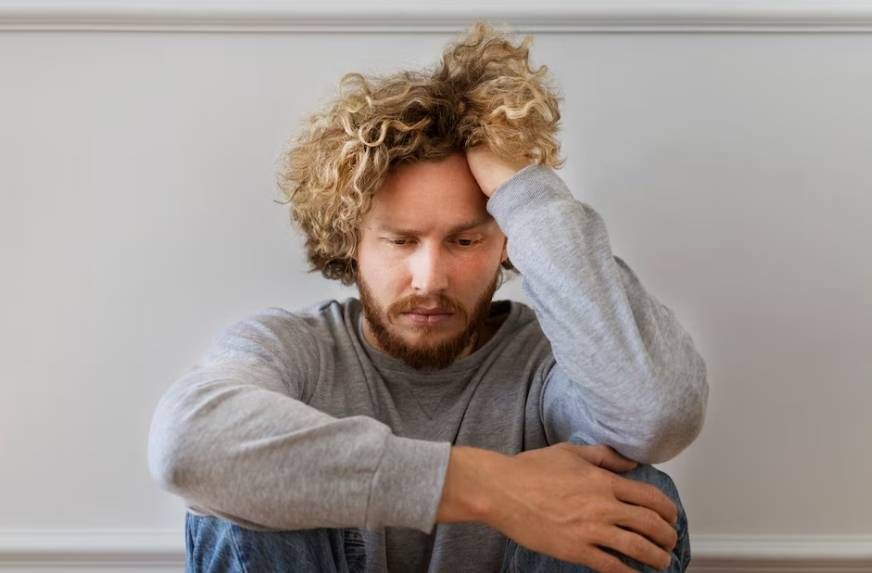 "Ik bedroog mijn vrouw met... haar vader! Nu schaam ik me kapot en weet niet hoe ik het haar moet vertellen"