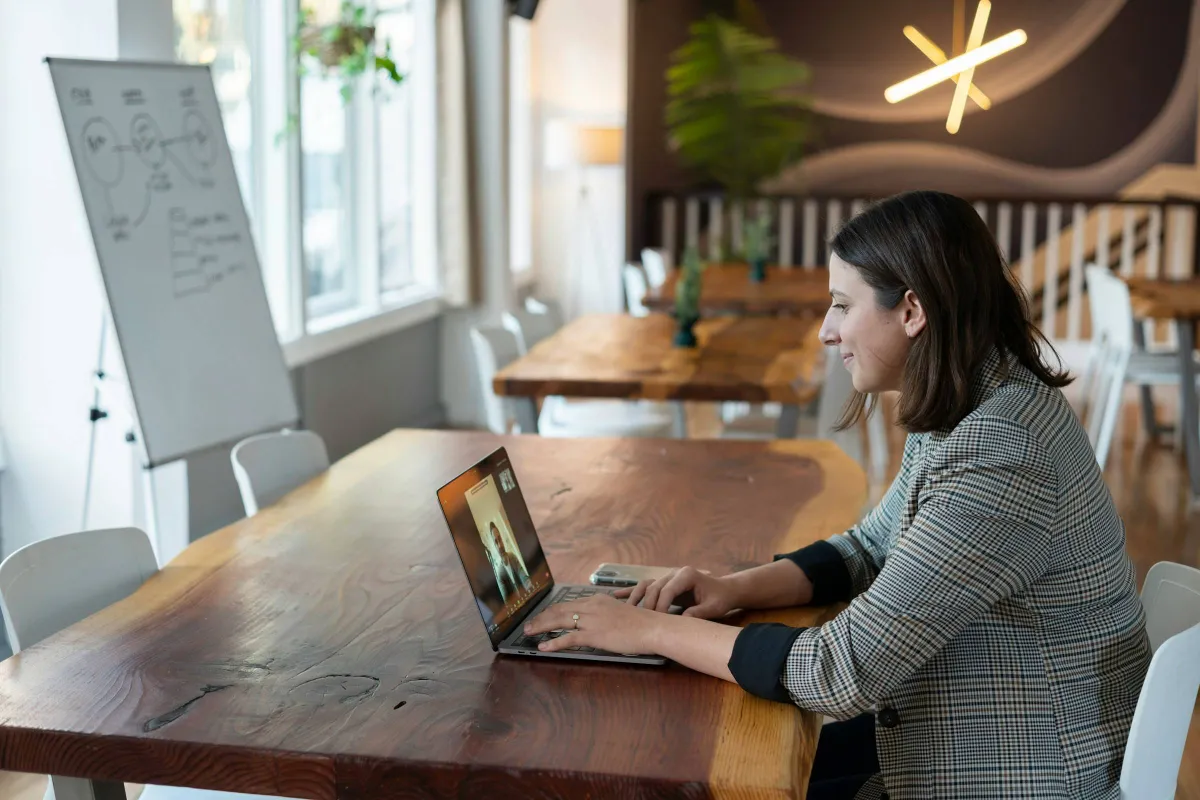 linkedin sales solutions vtkosy xznu unsplash