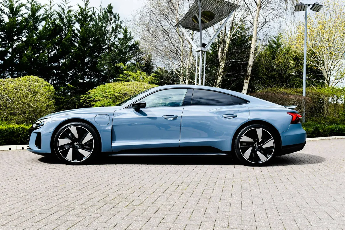 swansway motor group dyidm013ars unsplash