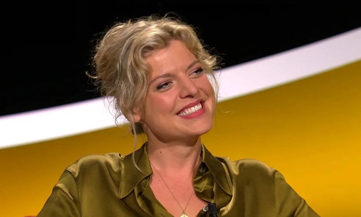ella leyers dsmtw 1602520715jpg