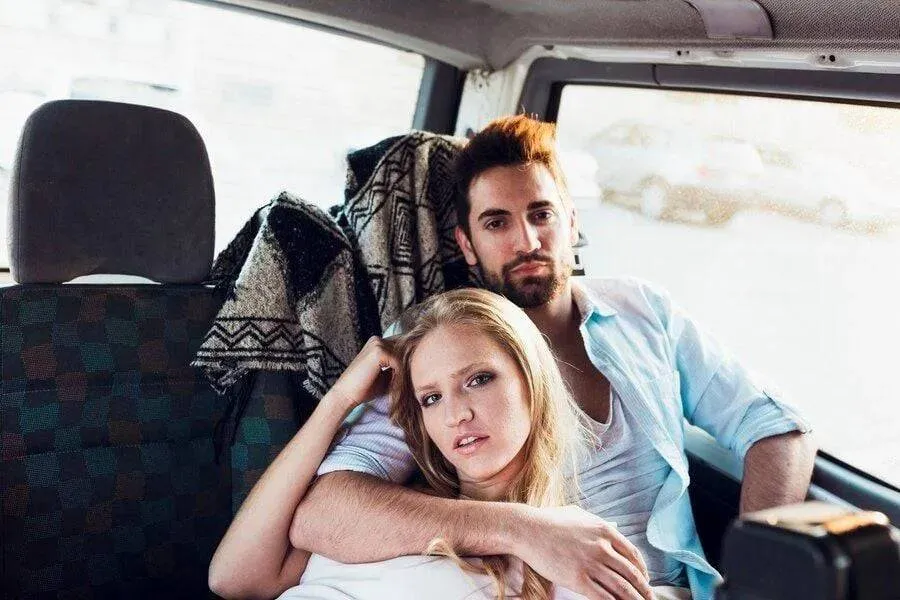 young-couple-backseat-car-23-2147817970-6722464e50b02-67a260385cfaf