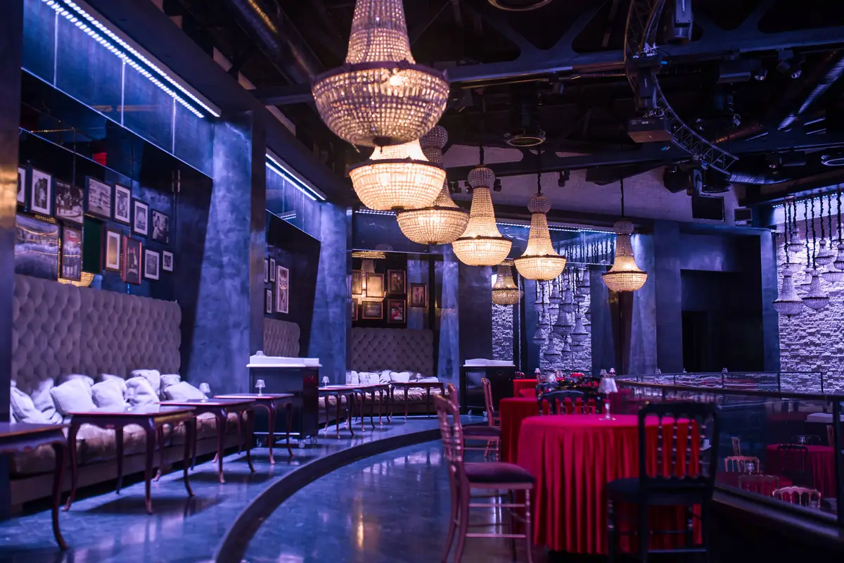luxury-restaurant-grill-bar-interior-with-chandeliers-furniture
