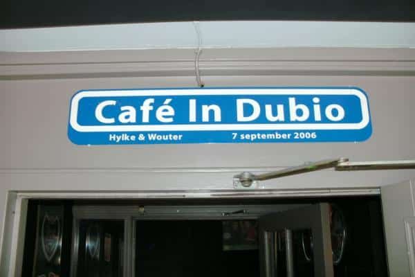 Frans Verdiesen elimineert één na ander in café In Dubio, Hilversum