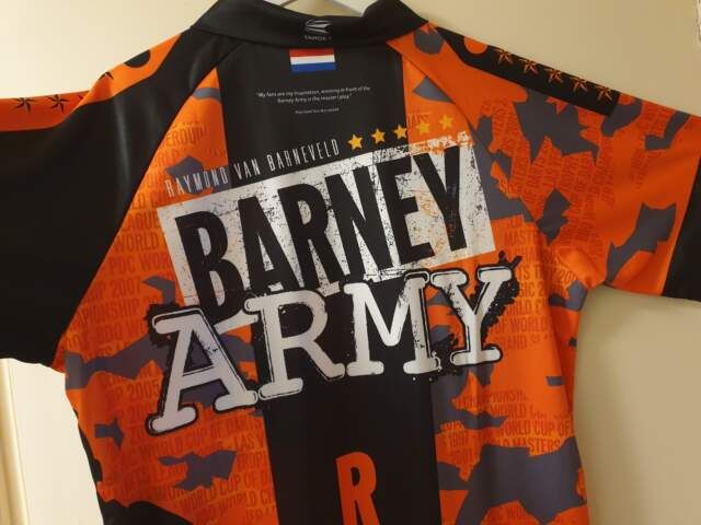 PDC WK veiling: Raymond van Barneveld's Barney Army shirt