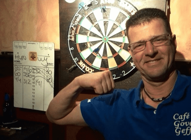 Wilchard Vissers gooit eerste 9-darter in geschiedenis van Brabantboel