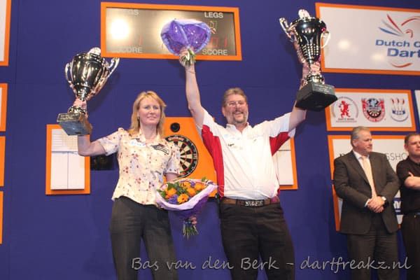 Dutch Open Darts 2011: Adams en Gulliver winnen singeltoernooi.
