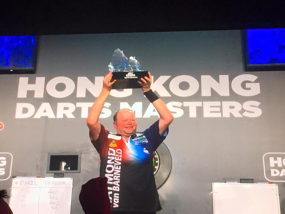 Van Barneveld verslaat Taylor in finale Hong Kong Darts Masters 2015
