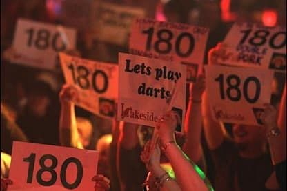 Eén op vier Nederlanders reist naar Engeland voor een dartstoernooi