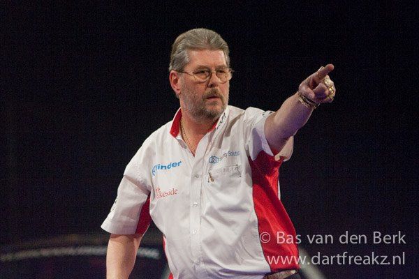 VIDEO: Martin Adams gooit als oudste speler ooit 110+ gemiddelde