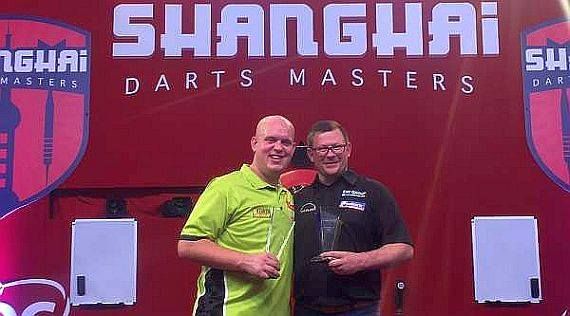 De allereerste Shanghai Darts Masters titel is voor Van Gerwen, Wade 2e