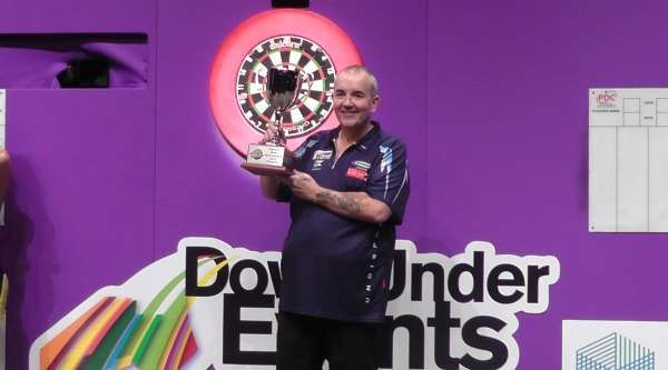Phil Taylor pakt de Perth Darts Masters titel na winst op Van Gerwen