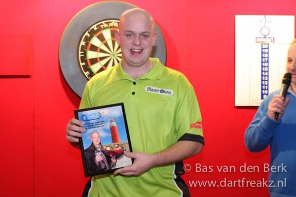 Huldiging van Michael van Gerwen tijdens de Texel Darts Trophy