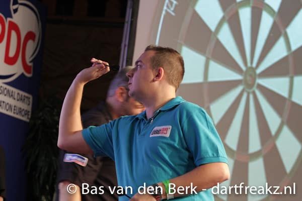 Dutch Darts Masters 3e ronde: Kim Huybrechts bereikt de kwartfinale