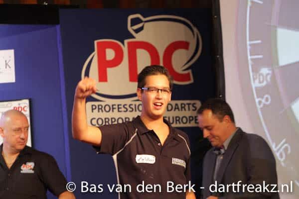 Gino Vos en Co Stompé zijn door op de Dutch Darts Masters 2012