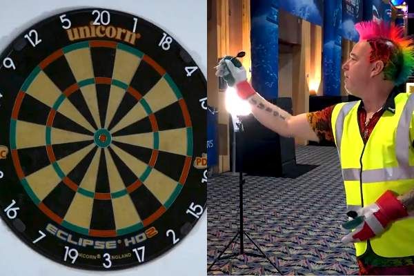VIDEO: Peter Wright gooit potje darts met zware werkhandschoenen