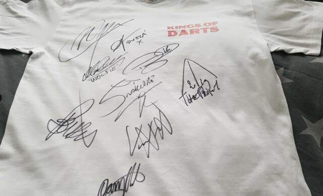 PDC WK veiling item 20: Kings of Darts shirt gesigneerd door topspelers