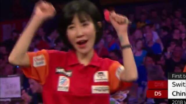 Deze Chinese dame gooit een 10-darter tijdens PDC-toernooi