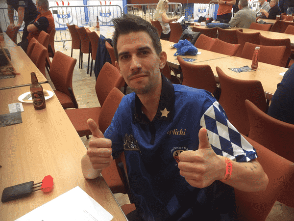 Michael Unterbuchner gooit een 9-darter in Praag tegen Olde Kalter