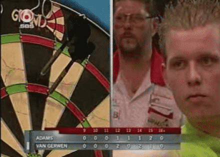 Van Gerwen: "Eerste 9-darter gooide ik met darts van Martin Adams"