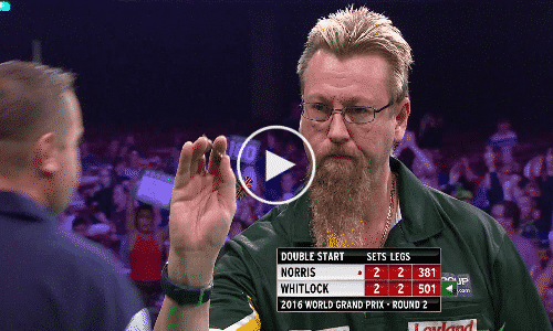 VIDEO: Simon Whitlock wint partij met 16 perfecte darts op rij!