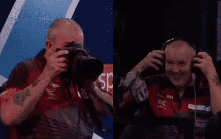VIDEO: Phil Taylor speelt fotograaf tijdens WK-duel met Anderson