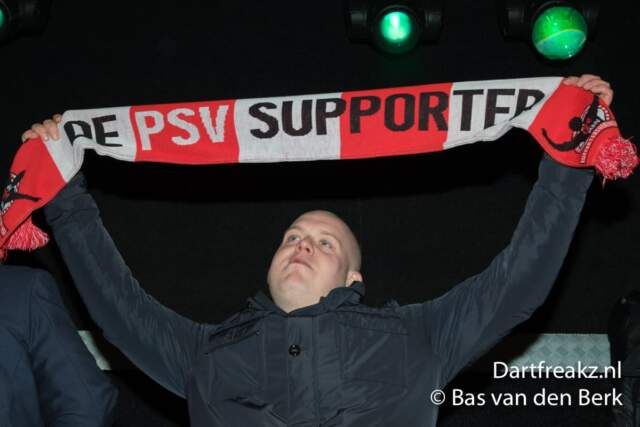 Michael van Gerwen zal worden gehuldigd in Philips-stadion