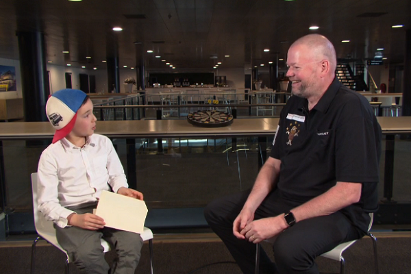 Volledig interview tussen Raymond van Barneveld en 10-jarige Silver