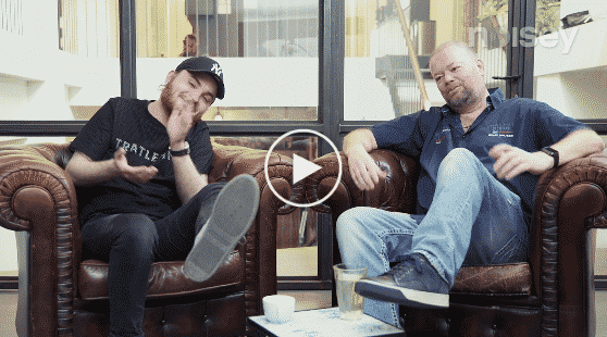 VIDEO: Donnie en Raymond van Barneveld in geniaal gesprek