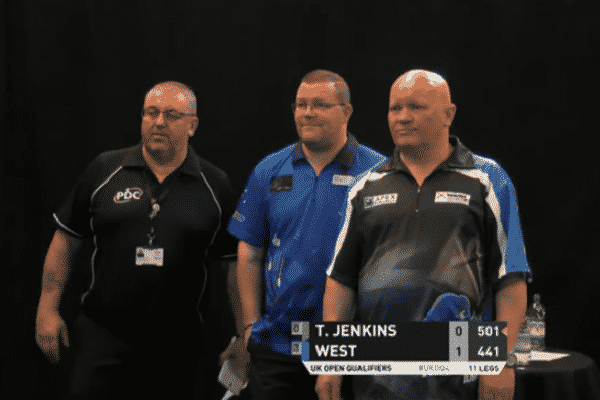 UK Open Q4-duel tussen Jenkins en West enkele minuten stilgelegd
