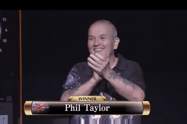 Phil Taylor is geplaatst voor kwartfinale op Super Darts in Japan