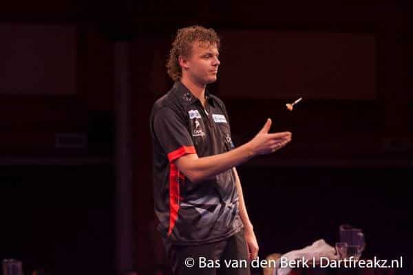 Richard Veenstra vindt nieuwe sponsor in Finder na laatste Finder Darts Masters