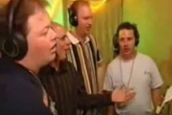 VIDEO: Barney, Stompé & Van der Voort zingen hilarisch nummer