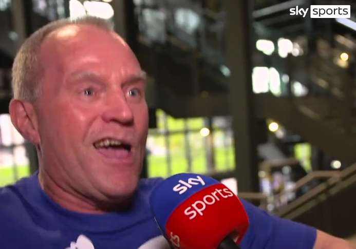 VIDEO: Supporter doet imitatie van Michael van Gerwen die hij bij Primark tegenkwam