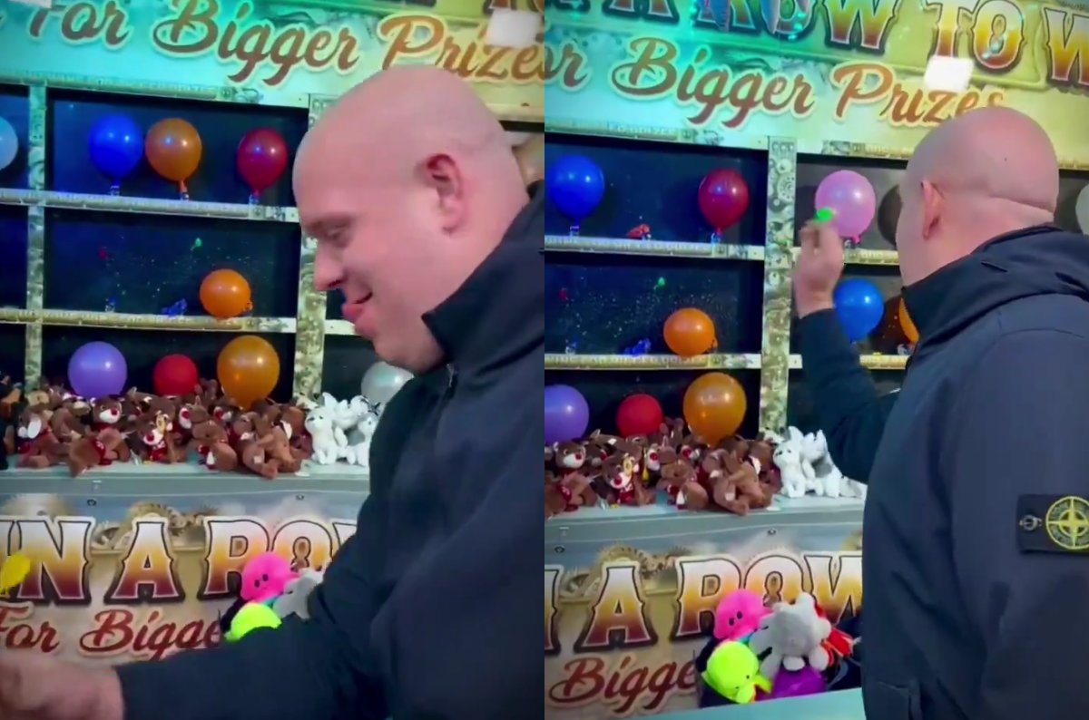 VIDEO: Michael van Gerwen geniet van bezoek aan kermis in London en gaat potje darten