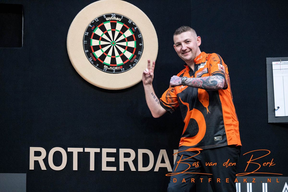 Nathan Aspinall pakt dagwinst in Premier League in Ahoy, Michael Smith tweede