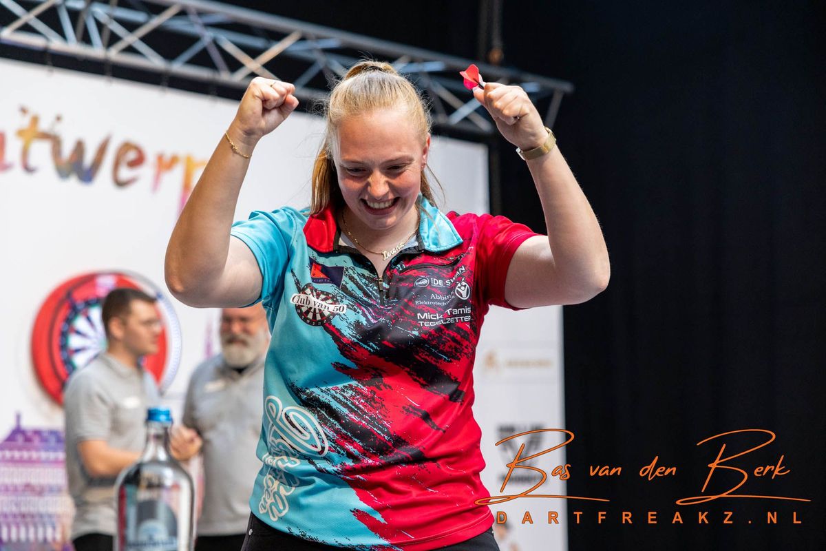 Avond dag 6 Lakeside, Lerena Rietbergen en Belg Schweyen stoten door naar de kwartfinale