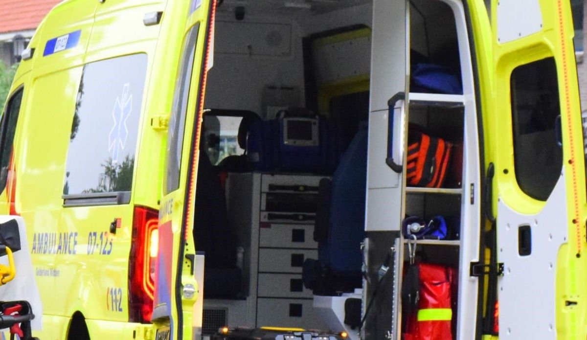 Brommerrijder gewond - Na ongeval met lantaarnpaal door vermoedelijk dronken automobilist