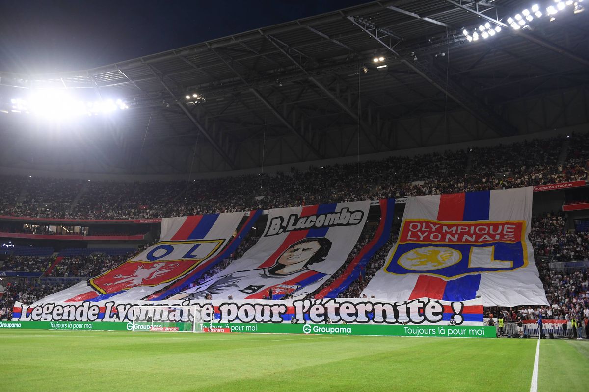 OL : Drapeau de l'Algérie déchiré, Lyon tape fort