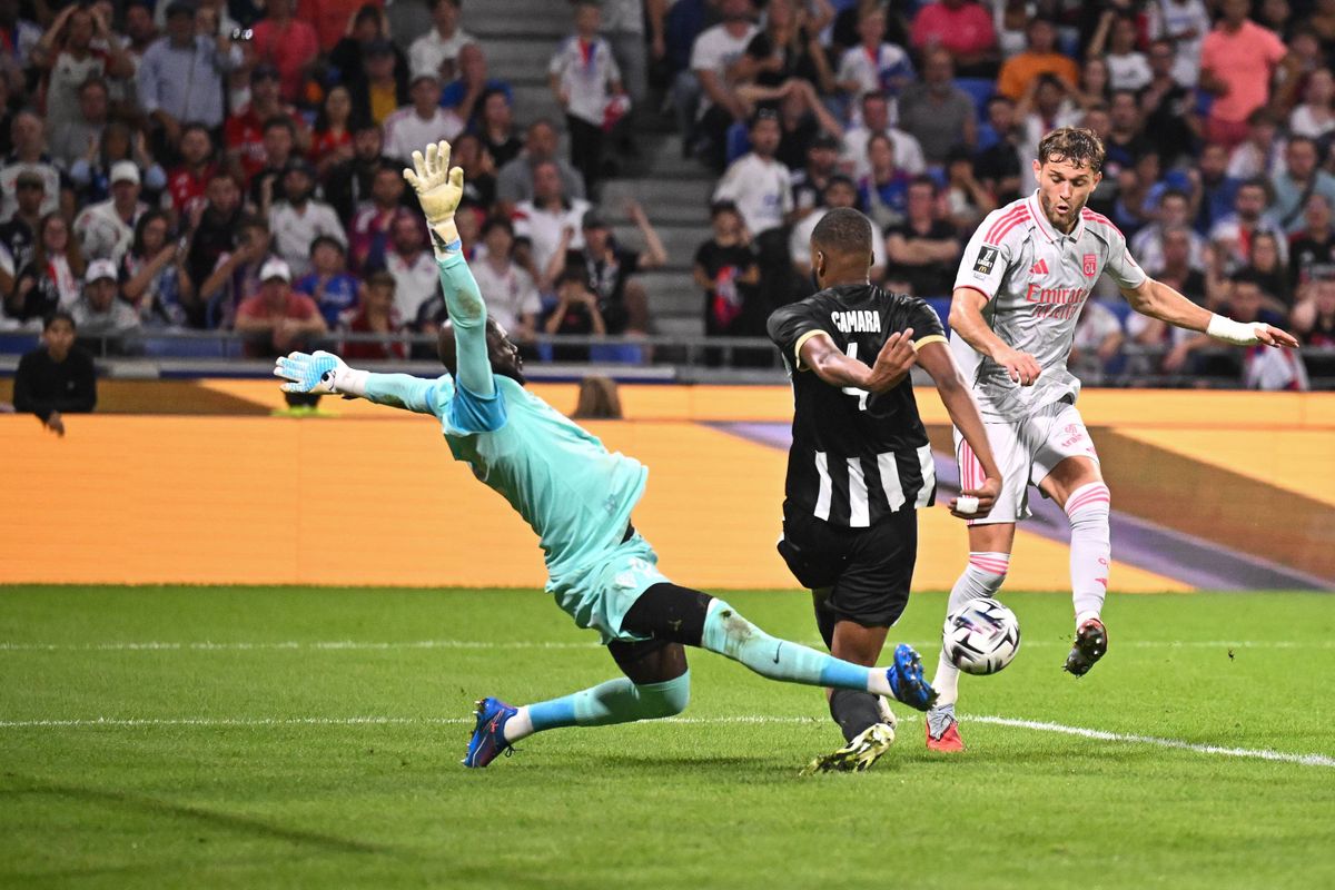L1 : L'OL domine Angers dans la douleur