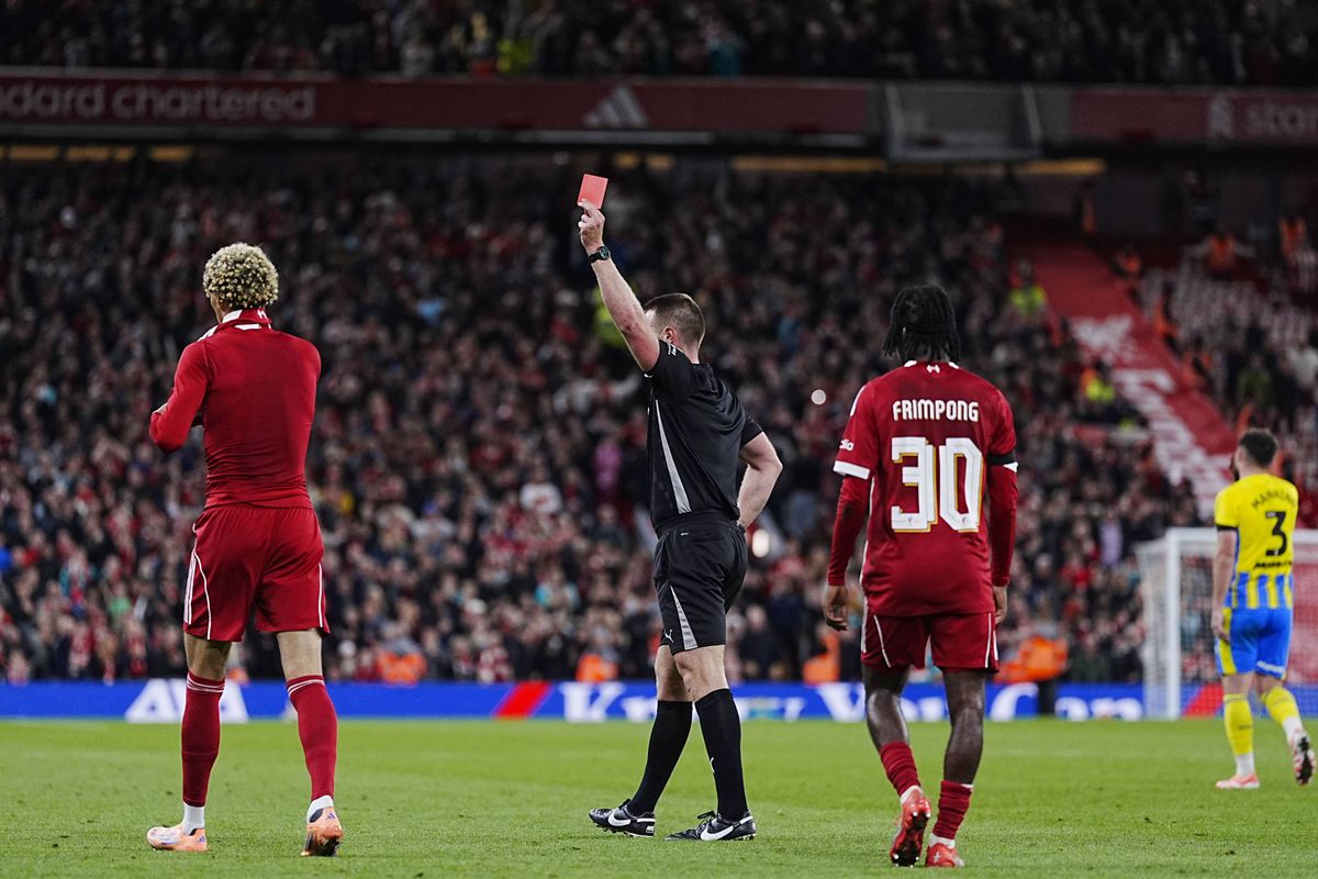 Liverpool : Hugo Ekitike présente ses excuses