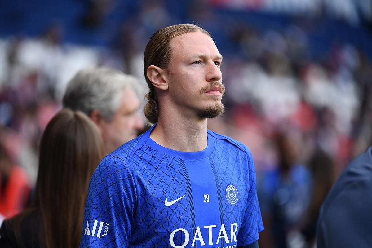 PSG : Chevalier titulaire, Safonov a la rage